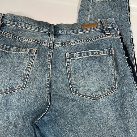 BLANK NYC Crop Girlfriend 2-Tone Side Panel Jeans - Picture 6 of 8